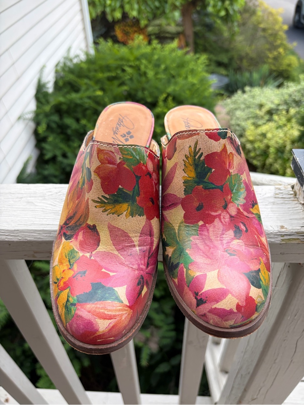 Patricia Nash clogs